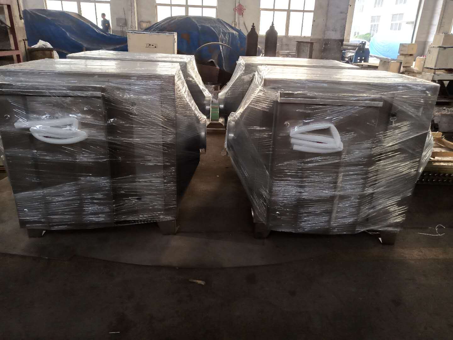 天津客户定制九台不锈钢UV光解活性炭一体机发货
